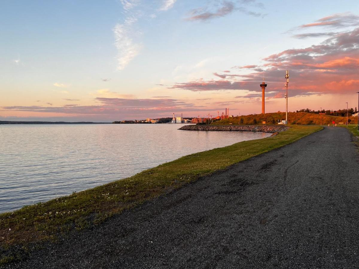 Uusi Upea Asunto Jaervinaekoealalla Ja Autohallilla Tampere Exterior foto